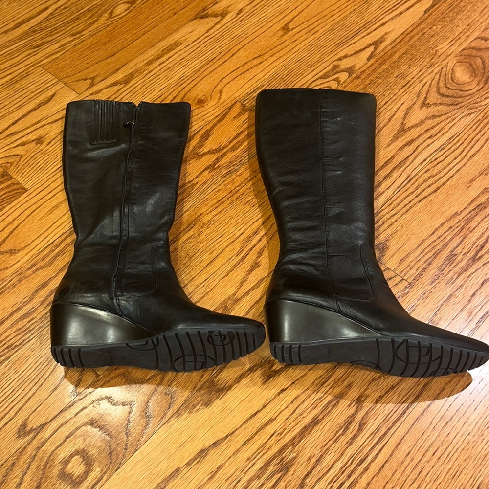 Rockport Woman’s Black Boots Size 9